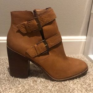 NWOT STEVE MADDEN Tan Leather Booties